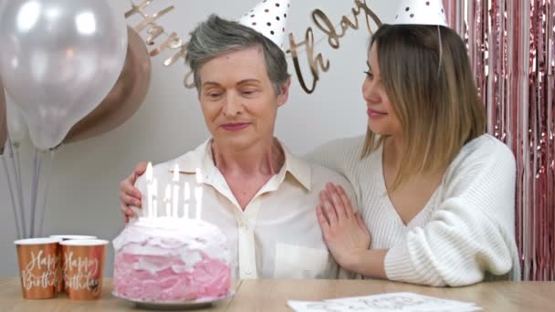 Beautiful Young Woman Congratulates Elderly Mother Her Birthday — Stockvideo