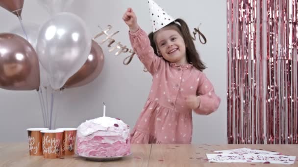 Compleanno Una Bambina Bambini Ballano Gioia Stanza Splendidamente Decorata Una — Video Stock
