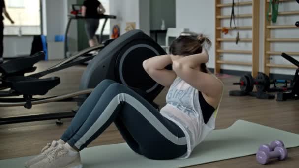 Young Woman Difficulty Shakes Press Lying Mat Fitness Room — Stock Video
