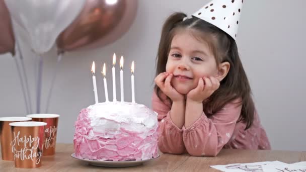 Little Girl Rejoices Her Birthday — Stockvideo