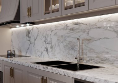 Modern Teknoloji iç tasarımı ile Beyaz Mutfak Dekorasyonu