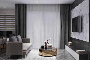 Çağdaş oturma odasında mermer duvarlı televizyon.