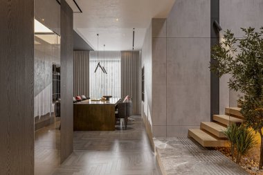 Yaratıcı iç tasarımı olan lüks, modern bir ev. Merdivenler üst kata çıkıyor.