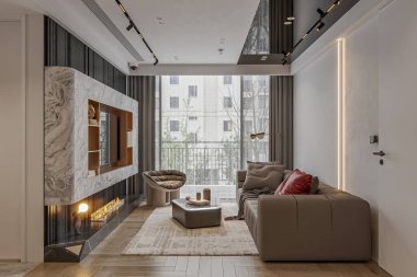 Modern Apartman Oturma odasının iç dizaynı, şömine rafının üstünde TV paneli var.