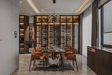 Taş arka planda cam kapı ünitesi, yemek odasında siyah ve kahverengi rahat sandalyeler.