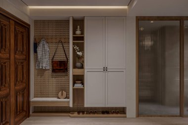 Boho tarzı iç tasarım modern giriş salonunun ahşap kapısı, ayakkabı dolabı ve askısı var.