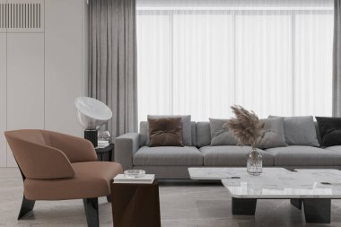 Minimalist ve sofistike oturma odası geniş pencereli gri kanepenin karşısında beyaz ve gri perdeler.