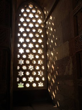 Sabah Kudüs 'teki caminin penceresi.