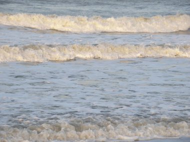 Sahilde güzel deniz dalgaları