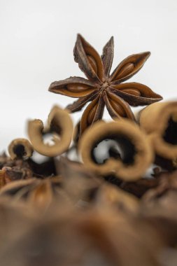 Aniseed ve tarçın çubukları