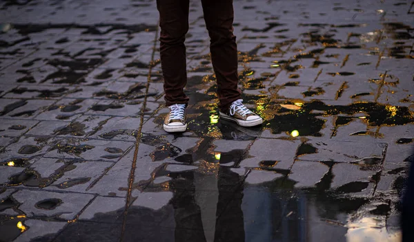 Standing Thin Young Man Legs Reflected Bulbous Circular Bokeh Rainwater — Stock Photo, Image