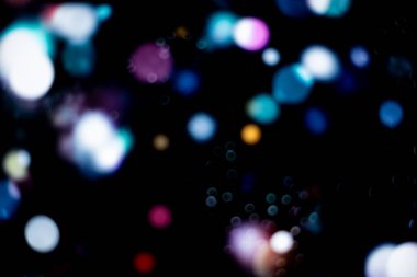 Bokeh bilgisayar monitörleri ve ampuller tarafından yakalandı. Çeşitli festivaller için bulanık bir görüntü oluşturun ve bunu bir partide arkaplan resmi olarak kullanın..