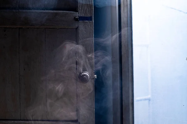 Faint Cloud Smoke Drifted Door Giving Clear View — Stock Photo, Image