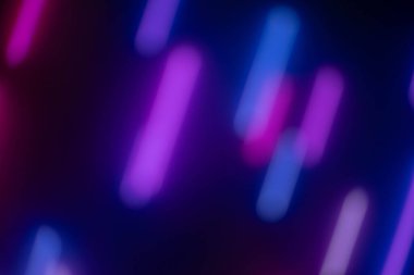 Arka plan renkli bokeh bir bilgisayar ekranı ve ışıklar tarafından yakalandı. Görüntüyü çoğunlukla kırmızı, mavi, sarı ve siyah olarak bulanıklaştır.