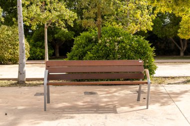 Parktaki ahşap bank..