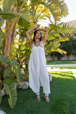 Bahçeye gir portresi.