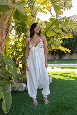 Bahçeye gir portresi.