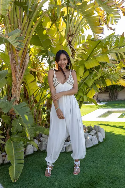 Bahçeye gir portresi.