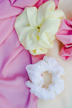 doku arkaplan deseni. İpek kumaş. Sarı desenli