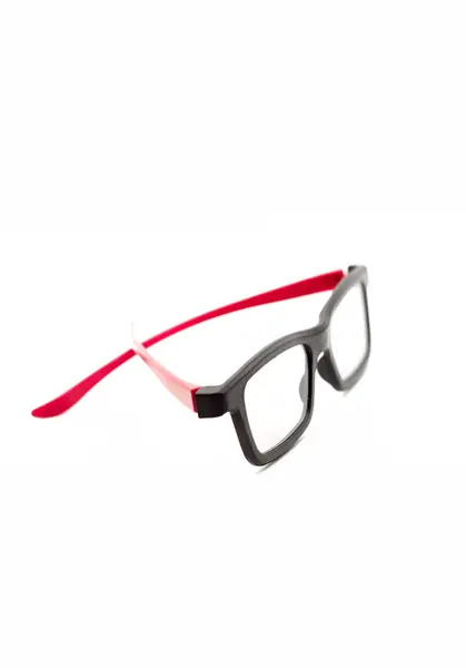白い背景に隔離された映画を見るための赤いフレームが付いている3Dガラス — ストック写真