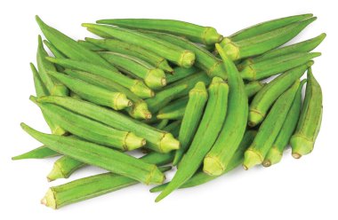 Beyaz arka planda izole edilmiş taze Hint bamyası.