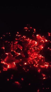 Sihirli ateş. Romantik akşam.