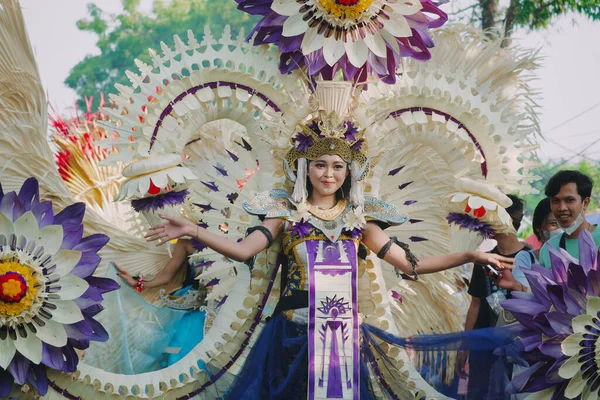 덴파사르 인도네시아 2023 아름다운 여성들은 페스티벌에서 의상을 입습니다 — 스톡 사진