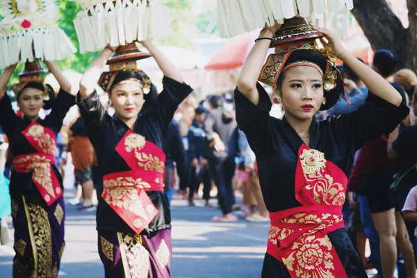 Denpasar Bali Indonésie Juin 2023 Belles Femmes Portent Costume Traditionnel — Photo