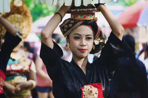 Денпасар Бали Индонезия Июня 2023 Года Женщины Носят Традиционные Костюмы — стоковое фото