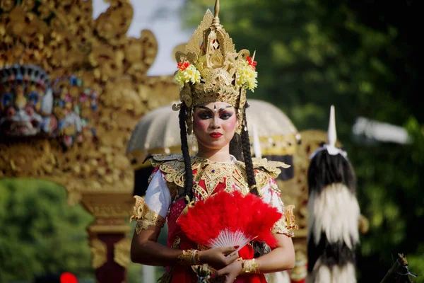 Denpasar Μπαλί Ινδονησία Ιούνιος 2023 Όμορφες Γυναίκες Φορούν Παραδοσιακή Ενδυμασία — Φωτογραφία Αρχείου