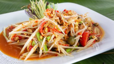 Baharatlı papaya salatası.