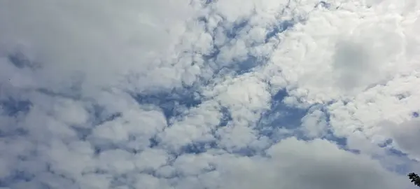 Bulutlu Güzel Gökyüzü — Stok fotoğraf