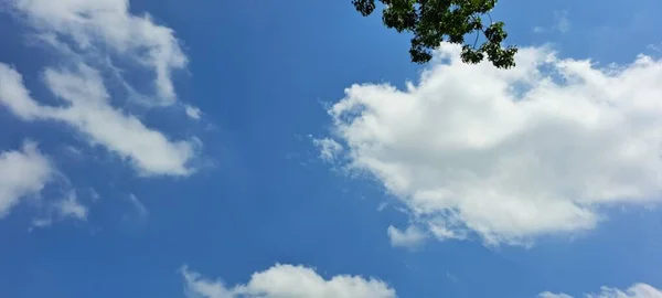 Blå Himmel Med Moln Atmosfär Landskap — Stockfoto