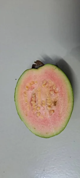 Frische Reife Rote Wassermelone Auf Weißem Hintergrund — Stockfoto