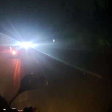 Şehirde trafik ışığı var.