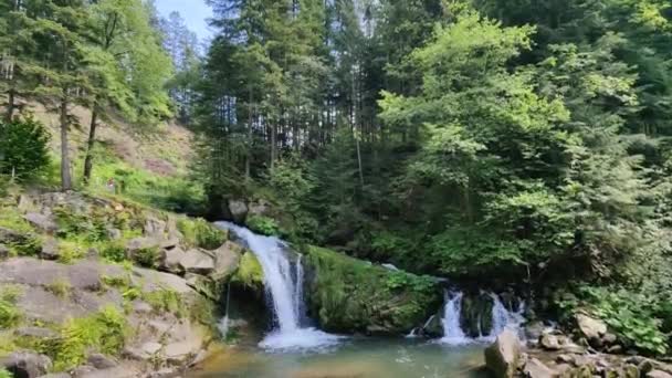 Prachtige Waterval Kamynka Oekraïense Bergen — Stockvideo