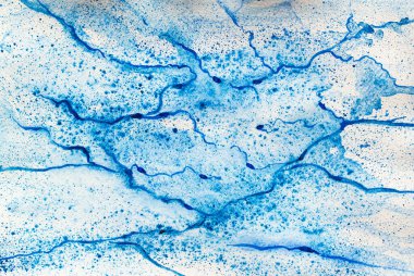 Suluboya arka plan. Beyaz arka planda mavi. Craquelure etkisi.