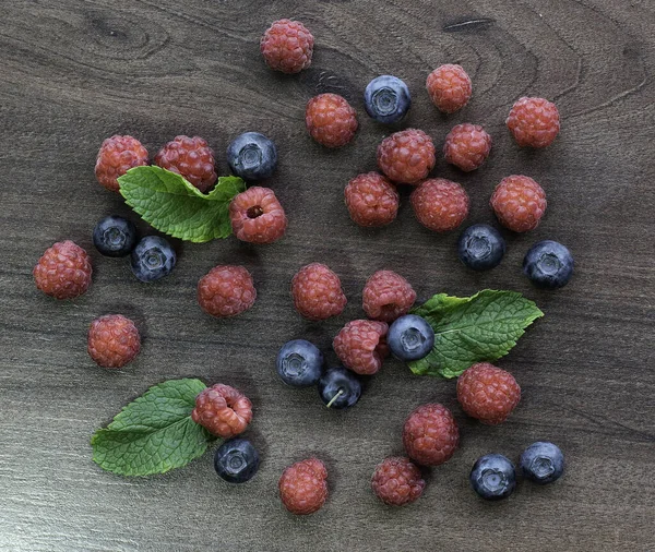 Wild Summer Berries Blueberries Raspberries Wooden Background — Stock Photo, Image