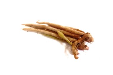 Beyaz arkaplanda taze kızıl