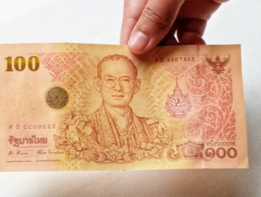 Tayland banknotlarının her biri 100 banyo..