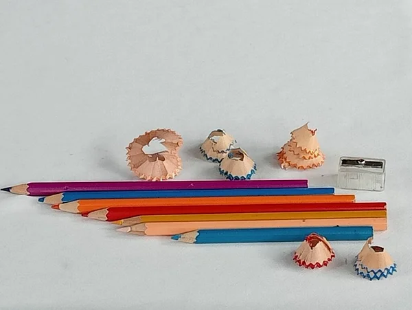 Afie Lápis Coloridos Com Pequeno Apontador Lápis — Fotografia de Stock