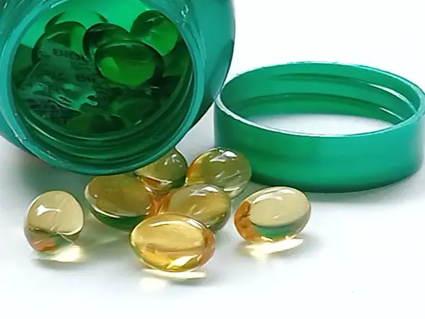 Shotlist Egészségügyi Tiszta Tabletta Egy Olajok Zöld Műanyag Palack Fehér — Stock Fotó