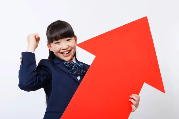 Kırmızı Oklu Okul Üniformalı Japon Kız — Stok fotoğraf