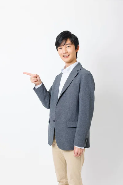 Молодий Японський Бізнесмен Офісному Одязі Показує Жест — стокове фото