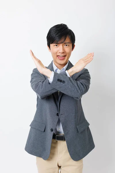 Ung Japansk Mand Embedet Påklædning Danner Ingen Gestus - Stock-foto