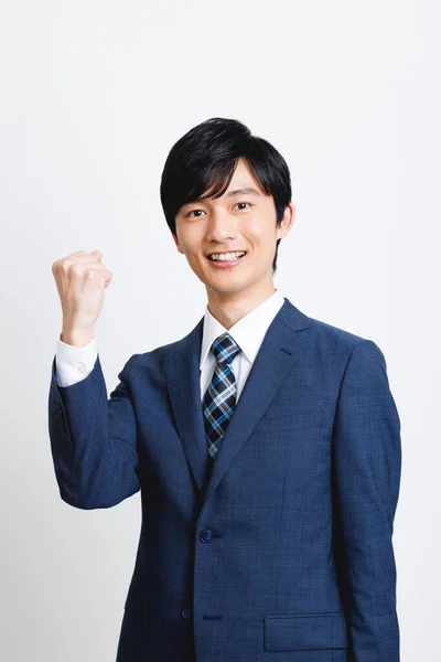 Mladý Japonský Muž Ukazuje Povzbuzující Gesto Bílém Pozadí — Stock fotografie