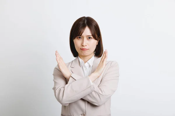 Jeune Femme Japonaise Tenue Bureau Formant Aucun Geste — Photo