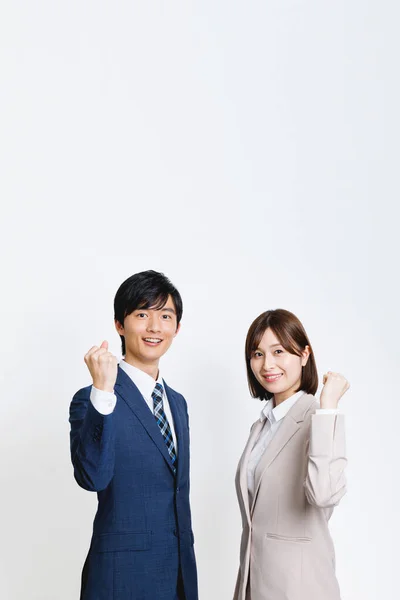 Ofisteki Genç Japon Yetişkinler Tezahürat Yapıyor — Stok fotoğraf