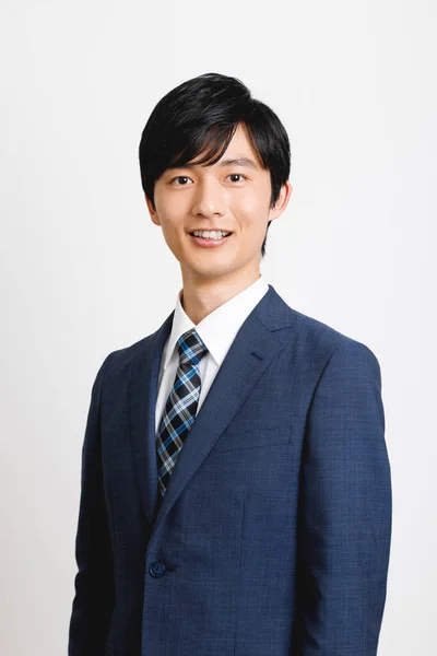 Mladý Japonský Muž Kanceláři Oblečení Stojící Dívá Kamery — Stock fotografie