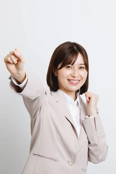 Ofisteki Genç Japon Kadın Tezahürat Yapıyor — Stok fotoğraf